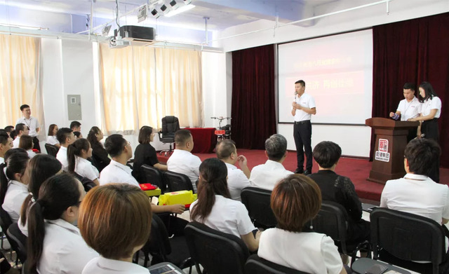 乾港集團(tuán)八月員工表彰大會